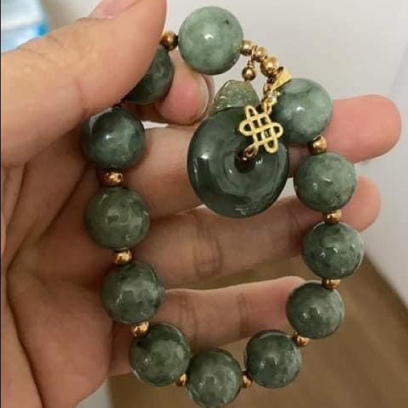 jade bracelet, nwot, just ask for more photos - Picture 2 of 3
